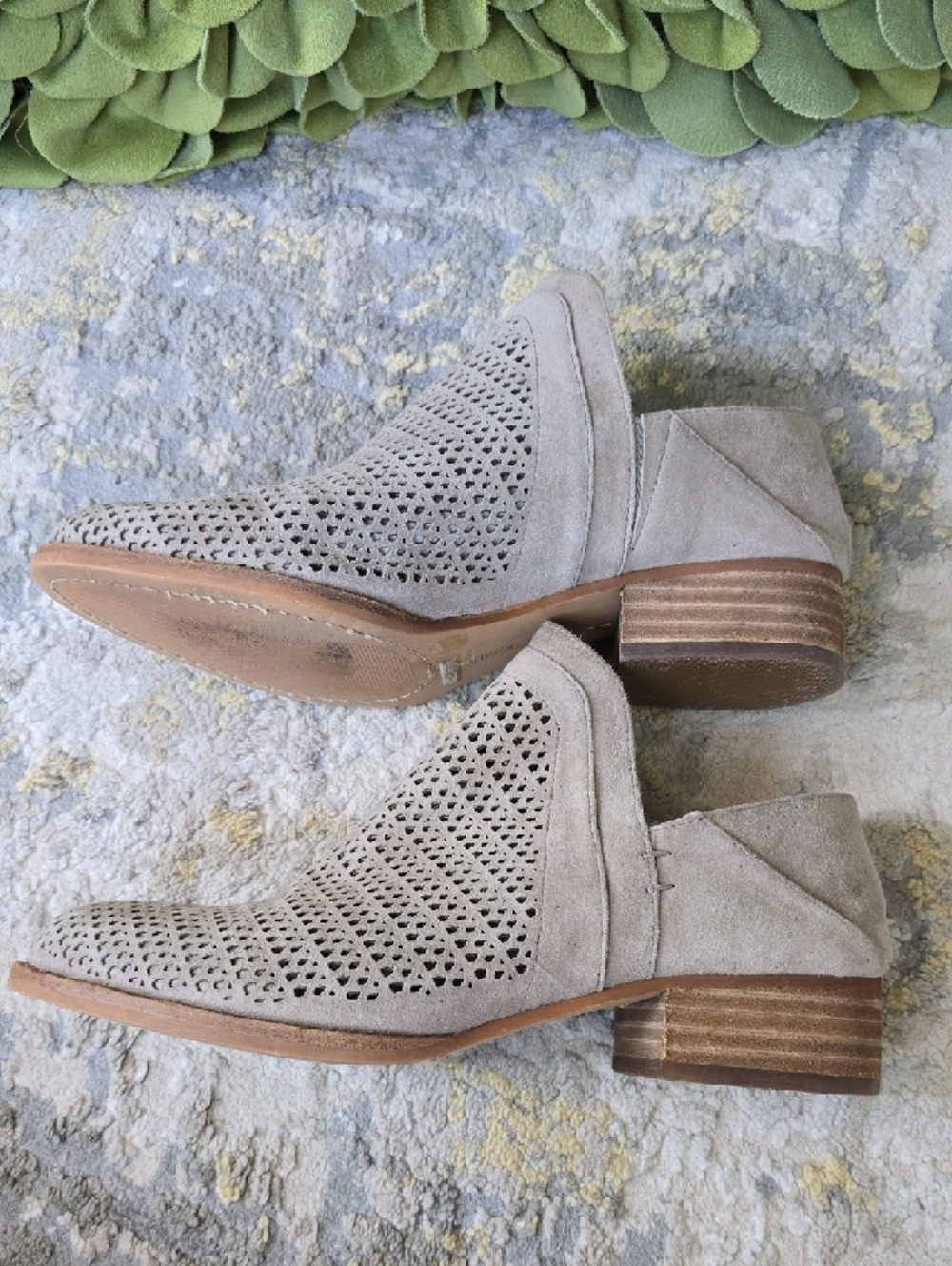 Vince Camuto Cinny's Perforated Taupe Suede Booties Women's Size 7 - Picture 3 of 11